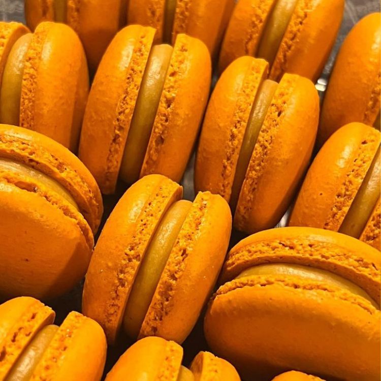 Thai Tea Macaron